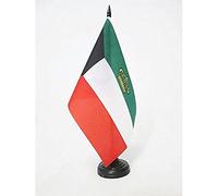 AZ FLAG - Drapeau De Table Etendard de l'Emir du Koweit 21x14 cm - Petit Drapeau De L'Émirat Du Koweït De Bureau 100% Polyester Avec Hampe De 25cm Et Socle En Plastique Noir