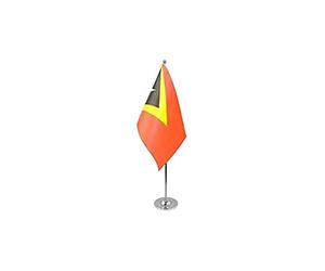 AZ FLAG Drapeau de Table Prestige Timor Oriental 22x15cm en Satin - Grand Drapeaux DE Bureau timorais 15 x 22 cm | Usage intérieur Drapeau de bureau finition cousue et bords renforcés avec mât et socle métallique