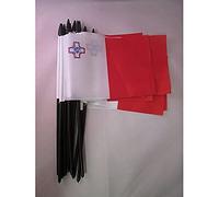 AZ FLAG - Lot de 10 Drapeau Malte - 15x10 cm - Pack de 10 Petits Drapeaux Maltais 100% Polyester Avec Hampe 25 cm