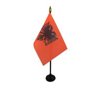 AZ FLAG - Mini Drapeau Albanie De Table - 15x10 cm - Drapeau Albanais De Bureau 100% Polyester Avec Hampe Pointe Dorée 25cm