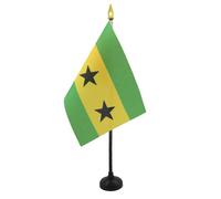 AZ FLAG - Mini Drapeau Sao Tomé-et-Principe De Table - 15x10 cm - Drapeau Santoméen De Bureau 100% Polyester Avec Hampe Pointe Dorée 25cm