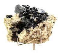 Hematite + Albite. 516.5 Ct. Binn Valley, Wallis (Valais), Suisse.