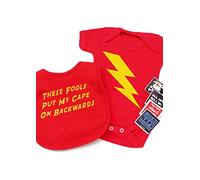 Baby Moo's | Coffret cadeau super-héros pour bébés garçons ou filles | Flash Hero Bolt | (2 pièces + extras) dossard et autocollants | Baby shower, vêtements nouveau-nés, 1er cadeau d'anniversaire