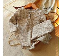Babyboy Le set de deux pièces d'une combinaison à col demi-ouvert gris foncé à manches longues et d'1 pièce pantalon long, de printemps et d'automne, dégage 1 pièce look cool et élégant. Fabriqué en j
