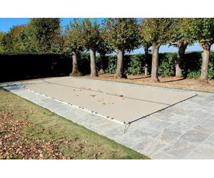 Bâche d'Hivernage Beige 8,60 x 4,60 m pour Piscine Maximum 8 x 4 m avec Grille Centrale d'Evacuation - Fabrication Française - Direct Usine - 550 g/m² - Livrée avec Sandows Cabiclic + Pitons Crosse