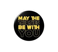Badge à épingle « Happy Birthday » - Cadeau de 30e anniversaire pour homme - May The Thirties Be With You - Badge imprimé brillant en noir et jaune - Disponible en 50 mm, 59 mm, 75 mm, 59 mm Large