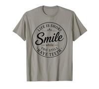 Badge rétro Life is Short Smile While You Still Have Teeth T-Shirt