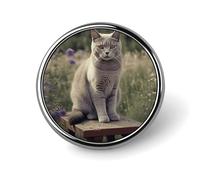 Badge rond chat gris dans un champ de fleurs pour homme et femme, durable et élégant, badges en métal léger pour chemises, vestes, chapeaux