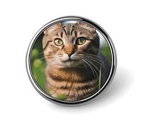 Badge rond en métal avec motif chat tigré sur l'herbe - Pour vêtements, sacs, chapeaux, décorations de fête - Accessoires pour homme et femme