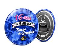 Badgmania Décapsuleur Aimanté 16 Ans de Mariage - Noces de Saphir - Cadeau Homme Original Utile - Ouvre-Bouteille Magnet Frigo - Fabriqué en France - Ø 59 mm
