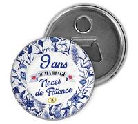 Badgmania Décapsuleur Magnet Aimant | Anniversaire 9 Ans de Mariage Noces de Faïence | Diamètre 5.9cm | Anneaux Mariage | Ouvre Bouteille Réfrigérateur