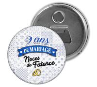 Badgmania Décapsuleur Magnet Aimant | Anniversaire 9 Ans de Mariage Noces de Faïence V2 | Diamètre 5.9cm | Anneaux Mariage | Ouvre Bouteille Réfrigérateur