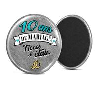 Badgmania Magnet Aimant 10 Ans de Mariage - Noces d'Étain - Idée Cadeau Original Couple - Aimant Réfrigérateur Souvenir - Fabriqué en France - Ø 38 mm
