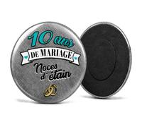 Badgmania Magnet Aimant 10 Ans de Mariage - Noces d'Étain - Idée Cadeau Original Couple - Aimant Réfrigérateur Souvenir - Fabriqué en France - Ø 59 mm