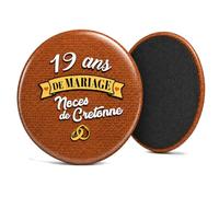 Badgmania Magnet Aimant 19 Ans de Mariage - Noces de Cretonne - Idée Cadeau Original Couple - Aimant Réfrigérateur Souvenir - Fabriqué en France - Ø 38 mm