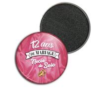 Badgmania Magnet Aimant 3.8cm | Anniversaire 12 Ans de Mariage Noces de Soie V2 | Diamètre 3.8cm | Anneaux Mariage