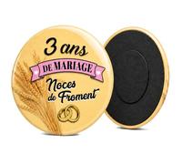 Badgmania Magnet Aimant 3 Ans de Mariage - Noces de Froment - Cadeau Anniversaire Mariage Sympa - Aimant Frigo Souvenir Couple - Fabriqué en France - Ø 59 mm