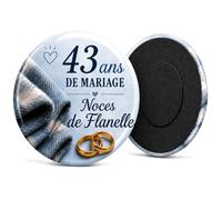 Badgmania Magnet Aimant 43 Ans de Mariage - Noces de Flanelle - Cadeau Romantique Couple Élégant - Souvenir Anniversaire Raffiné - Fabriqué en France - Ø 59 mm