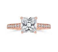 Bague de fiançailles solitaire classique intemporelle 2,5CT AAA CZ carré brillant taille princesse pour femme en argent sterling .925 or rose pavé de zircon cubique avec pierres latérales.