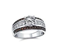 Bague De Fiançailles Solitaire En CZ AAA 3CT De Couleur Marron Chocolat Bicolore Avec Coupe Brillante Ronde Claire Pour Femmes Avec Bande Large Pavée À Trois Rangs Plaquée Argent Personnalisable