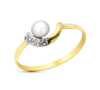 Bague en or 9 carats avec perle de 4,5 mm combinée à des zirconiums cubiques, largeur maximale de la tête 6,5 mm. 53