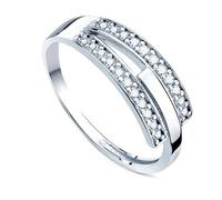 Bague en or blanc 9 carats avec anneaux droits, zircon cubique, largeur maximale de la tête 6,5 mm. 52
