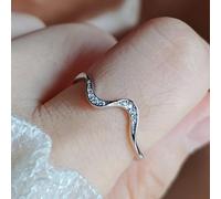 Bague exquise minimaliste ondulée en cuivre incrustée de zircones cubiques, symbolisant l'amour éternel, idéale pour les trajets quotidiens, les demandes et les fiançailles comme bague pour femme