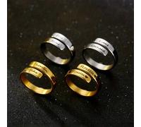 Bague personnalisée en acier inoxydable plaqué or 18 carats. Vous avez l'option d'avoir 2 noms gravés sur le bandeau. Convient aussi bien aux garçons qu'aux filles MAcier inoxydable