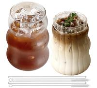 BAIFULAI Lot de 2 verres à eau nervurés de 530 ml en verre ondulé - L'un a des rayures et l'autre est lisse - verres à latte macchiato, Verres à café glacé avec 2 pailles et brosse à paille