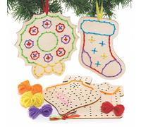 Baker Ross FC244 Kits de Décoration de Noël Enfants en Bois à Enfiler - Lot de 5, Couture Débutant, Kit Couture pour Enfant, Kit Broderie Debutant, Loisirs Creatifs Enfants