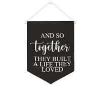 Bannière en toile « And So Together They Built A Life They Loved » - À suspendre au mur - Décoration murale pour salon, chambre à coucher, bureau, cadeaux de vacances - 30,5 x 40,6 cm