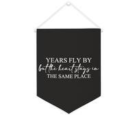 Bannière en toile « Years Fly by But The Heart Stays in The Same Place » - 30,5 x 40,6 cm - À suspendre au mur - Décoration murale pour chambre à coucher, chambre d'enfant, décoration d'intérieur