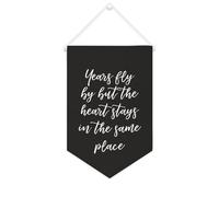 Bannière en toile « Years Fly by But The Heart Stays in The Same Place » - À suspendre au mur - Décoration murale pour salon, chambre à coucher, bureau, cadeaux de vacances - 25,4 x 38,1 cm