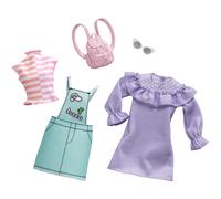 Barbie Clothes - 2 tenues Doll Feature Pastels comme des salopettes vert clair avec des graphiques mignons et un cadeau de sac a dos rose pour le
