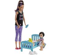 Barbie Famille Coffret Heure du Coucher avec poupée Skipper Baby-Sitter, Figurine Petite Fille Brune, Un lit et Accessoires, Jouet pour Enfant, GHV88