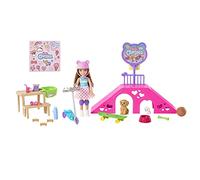 Barbie Coffret Chelsea, poupée et Accessoires, Coffret Skate-Park avec 2 Chiots, Rampe de Skate, Trottinette, Feuille d’Autocollants et 15 Accessoires supplémentaires, Jouet Enfant, Dès 3 Ans, HJY35