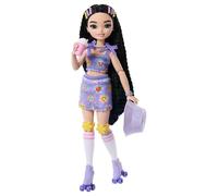 Barbie Dream Besties Renée Poupée articulée aux cheveux noirs pratiquant le roller, avec 12 accessoires sur le thème de la vidéo et de la nourriture, JFX99