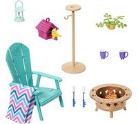 Barbie Ensemble de Meubles et d'accessoires, décoration de Maison de poupée Barbie pour Jardin, Patio, feu de Joie, mangeoire à Oiseaux et nichoirs, Jouets et Cadeaux pour Enfants