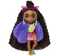 Barbie – Poupée Extra Mini n°1 (14 cm) avec robe, manteau, lunettes de soleil, sac banane HGP63