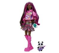 Barbie Extra Poupée avec Panda, vêtements et Accessoires, Cheveux Bruns avec mèches Roses, Sweat à Capuche et Jupe écossaise, Jouet Enfant, Dès 3 Ans, HKP93