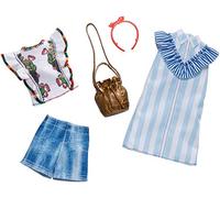 Barbie Fashionistas Kit vêtements, 2 Tenues pour poupée Dont Robe-Chemise à Rayures, Short en Jeans, Tee-Shirt et accesssoires, Jouet pour Enfant, FXJ63 Multicolore