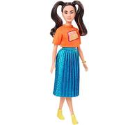 Barbie Fashionistas poupée Mannequin #145 avec Longues couettes, Un Tee-Shirt Orange et Une Jupe Brillante, Jouet pour Enfant, GHW59
