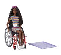Barbie Fashionistas poupée Mannequin #166 Brune en Fauteuil Roulant, avec Robe à Rayures et Baskets Blanches, Jouet pour Enfant, GRB94