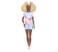Barbie Fashionistas poupée Mannequin #180 aux Cheveux blonds avec Une Combishort tie and Dye et Baskets, Jouet pour Enfant, HBV14
