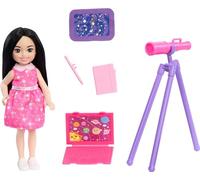 Barbie Jouets, Chelsea Poupée et accessoires Astronome Set Career Brunette Petite poupée avec 5 pièces sur le thème de la science dont un télescope HTK33 Taille Unique