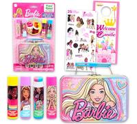 Barbie Kit de baume à lèvres - Lot de 4 tubes Chapstick avec arômes tourbillonnés, boîte de transport, autocollants et plus encore, kit de baume à lèvres Barbie pour enfants