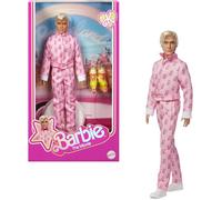 Barbie Le Film Poupée Ken à Collectionner, inspirée par Le Personnage du Film interprété par Ryan Gosling avec Combinaison Rose ornée de la Lettre B, Baskets Blanches et Rollers Multicolores, JCP80