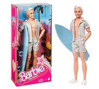 Barbie Le Film - Poupée Mannequin Ken Articulée avec Ensemble Plage Rayé Rose Et Vert Pastel, Planche De Surf Et Baskets Blanches, À Collectionner, Jouet Enfant, HPJ97