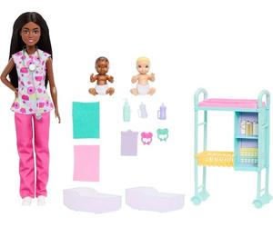 Barbie Métiers Coffret Pédiatre avec poupée Brune vêtue d’Une Blouse, 2 poupées bébés, Une Table d’Examen et Accessoires, JMK13