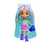 Barbie Mini Poupée Extra aux Cheveux Bleus avec Tenue de Sport et Patins à roulettes, vêtements et Accessoires, Mini-Jouets, Jouet Enfant, Dès 3 Ans, HLN45